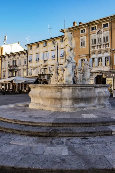 Utsikt Över Neptunus Källa Piazza Vittoria Gorizia Januari 2018 Gorizia — Stockfoto