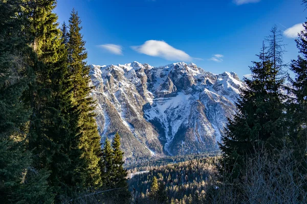 Dağların güzel manzarası