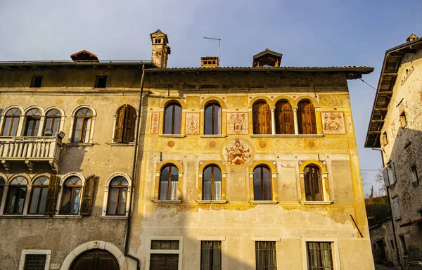 Vista Sobre Casas Rurais Antigas Cidade Feltre Província Belluno Veneto — Fotografia de Stock