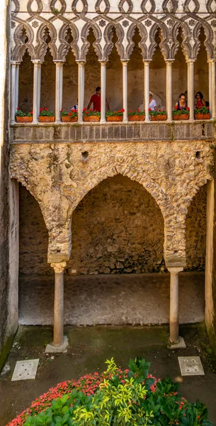 Ravello 'daki Villa Rufolo' nun avlusunda. Haziran 2018 Ravello, Campania - İtalya