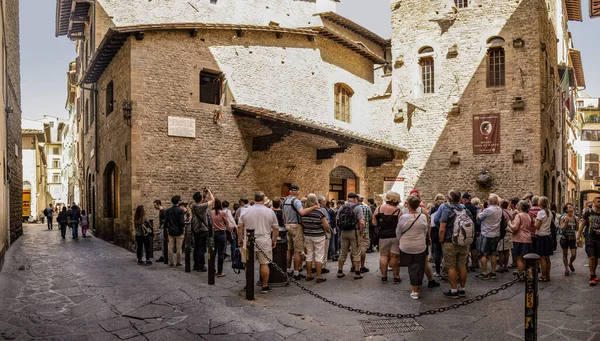 Floransa Turistlerle Birlikte Dante Müzesi Nin Manzarası Nisan 2018 Floransa — Stok fotoğraf