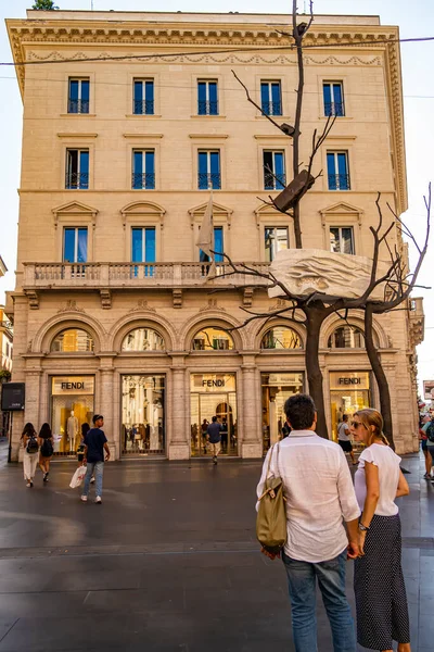 Vista Elegante Edifício Roma Com Turistas Agosto 2019 Roma Lácio — Fotografia de Stock