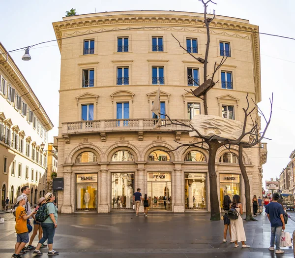 Vista Elegante Edifício Roma Com Turistas Agosto 2019 Roma Lácio — Fotografia de Stock