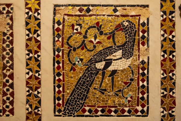 Bir Kuşu Tasvir Eden Eski Mozaik Süsleme — Stok fotoğraf