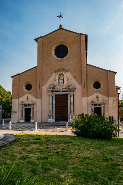 Vista Iglesia San Pietro Paolo Toscolano Maderno Lombardía Italia — Foto de Stock