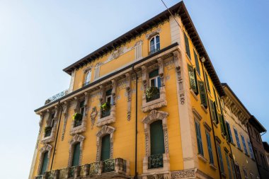 Salo 'daki eski sarayın manzarası Garda Gölü, Brescia - İtalya