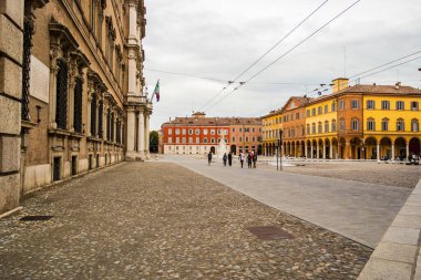 Modena 'daki Piazza Roma' ya bak. 18 Eylül 2017 Modena, Emilia Romagna - İtalya