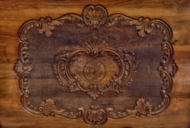 Ahşap oyma ile süslenmiş