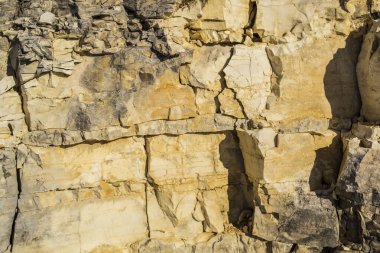 Çöldeki kaya duvarı