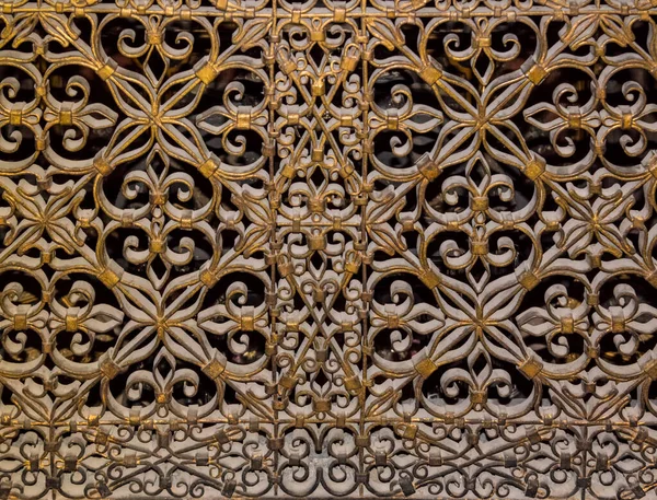 Старая Деревянная Дверь Золотым Узором — стоковое фото