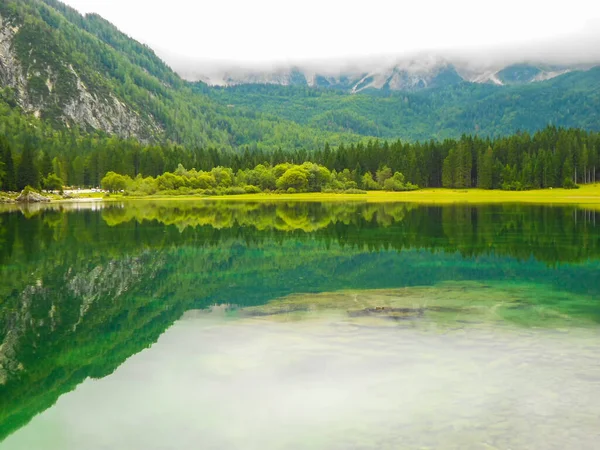 Hermosa Vista Del Lago Raibl Tarvisio Friuli Venezia Giulia Italia — Foto de Stock