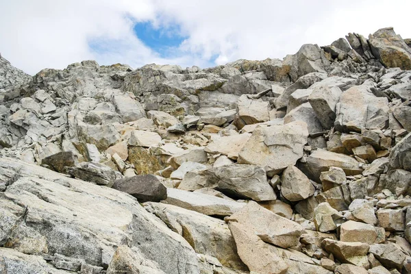 Високий Гірський Краєвид Камінням Хмарами Monte Pejo Trentino Alto Adige — стокове фото