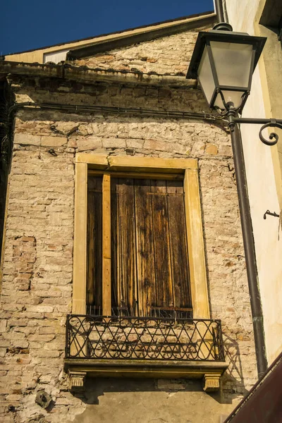 Vieille Porte Bois Avec Ciel Bleu Centre — Photo