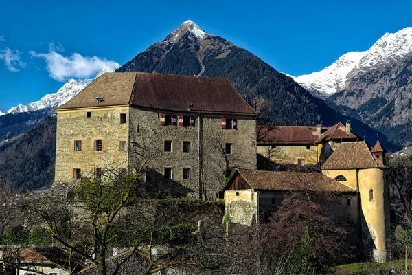 Schloss Schenna Hintergrund Der Berge Bozen Italien — Stockfoto