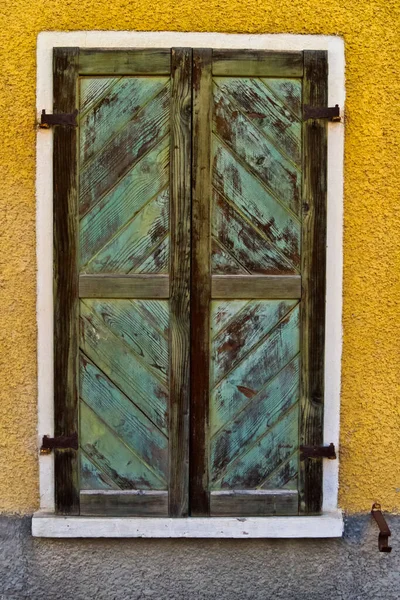 Παλιό Παράθυρο Ξύλινη Πόρτα — Φωτογραφία Αρχείου