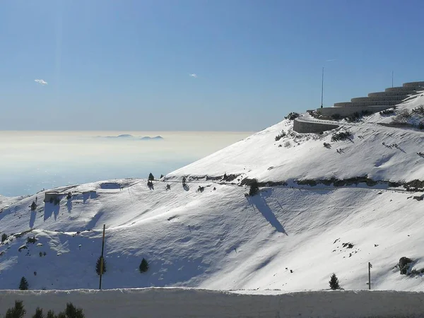 グラッパ山からの雪に覆われた景色 ヴィチェンツァ イタリア — ストック写真