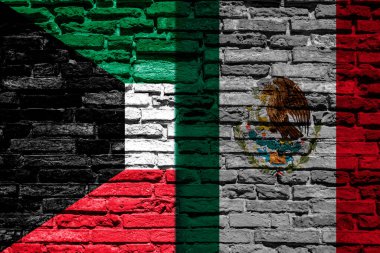 Tuğla duvarda Kuveyt ve Meksika bayrakları