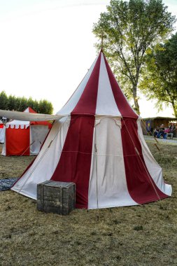 Kamp, ortaçağ canlandırması. Haziran 2016, Cervarese Santa Croce - Padova, İtalya