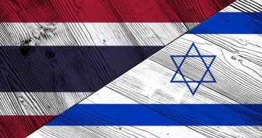Tayland ve İsrail 'in dekoratif renkli bayraklarının ahşap arka planı