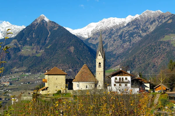 Schenna Köyü Dağların Arkaplanı Bolzano Talya — Stok fotoğraf