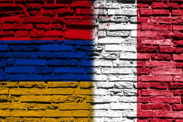 Σημαίες Της Αρμενίας Και Της Μάλτας Στον Τοίχο Από Τούβλα — Φωτογραφία Αρχείου