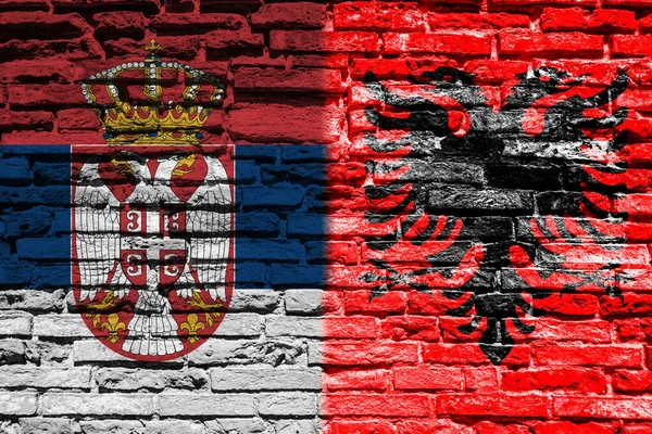 Прапори Сербії Албанії Цегляній Стіні — стокове фото