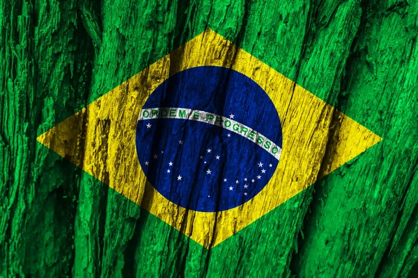 ブラジルの装飾的なカラフルな旗の木製の背景 — ストック写真