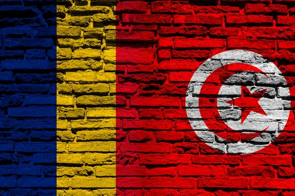 Rumäniens Och Tunisiens Flagg Tegelvägg — Stockfoto
