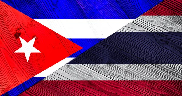 Houten Achtergrond Van Decoratieve Kleurrijke Vlaggen Van Cuba Thailand — Stockfoto