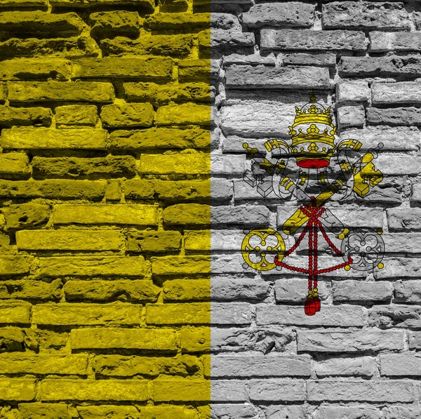 Cihly Zeď Pozadí Dekorativní Barevné Vlajky Vatikánu — Stock fotografie