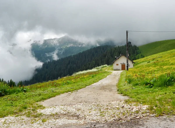 Berglandschap Met Bewolkte Lucht — Stockfoto