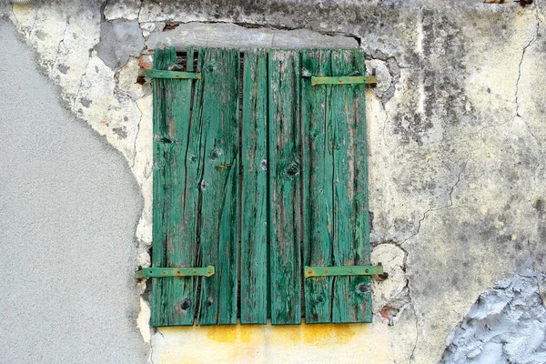 Porta Madeira Velha Com Uma Janela — Fotografia de Stock