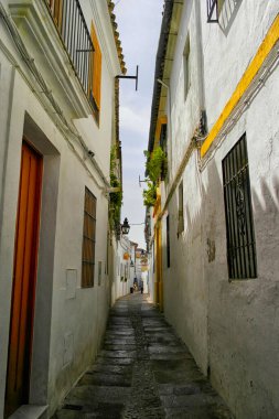 Cordoba 'daki Dar Sokak. 15 Ağustos 2016 Cordoba, Endülüs, İspanya