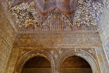Granada 'daki Alhambra Sarayı' nın iç duvarları. Ağustos 2016 Granada, İspanya - Endülüs