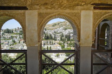 Granada 'daki Alhambra Sarayı' nın iç kemerleri. Ağustos 2016 Granada, Endülüs - İspanya