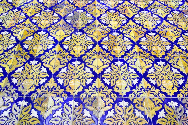 Mavi Sarı Fayanslı Duvar — Stok fotoğraf
