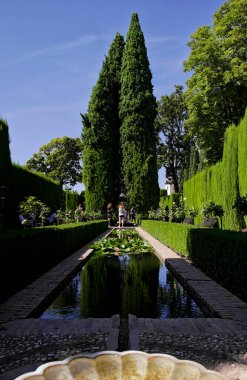 Granada 'daki Alahambra şatosundan bir çeşme. Ağustos 2016 Granada, Endülüs - İspanya