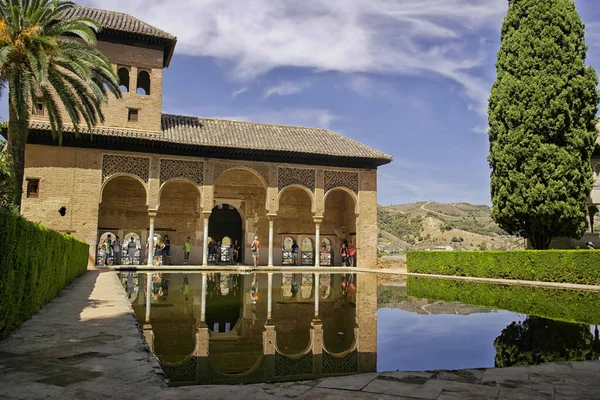 Innenhof Mit Teich Alhambra Granada August 2016 Granada Andalusien Spanien — Stockfoto