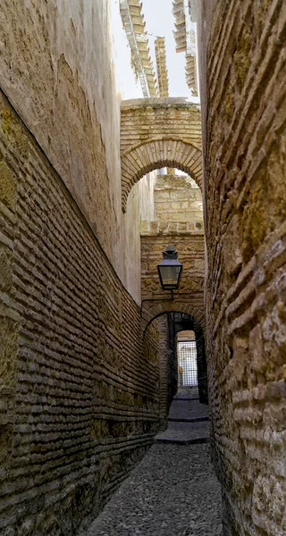 Wąska Uliczka Kamiennymi Domami Kordobie Hiszpania Andaluzja — Zdjęcie stockowe