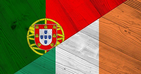 Flagi Portugalii Irlandii Drewnianych Deskach — Zdjęcie stockowe
