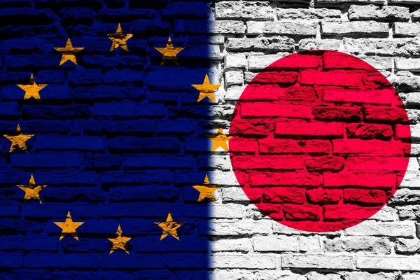 Avrupa Birliği ve Japonya 'nın bayrakları tuğla duvarda