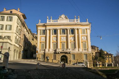 Bergamo Alta 'daki eski bir binaya bak. 29 Aralık 2017 Bergamo, Lombardy - İtalya