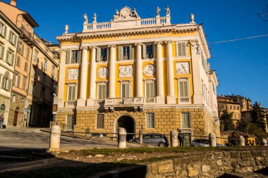 Bergamo Alta 'daki eski bir binaya bak. 29 Aralık 2017 Bergamo, Lombardy - İtalya