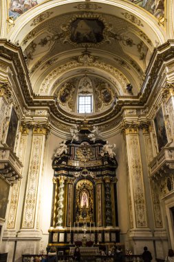 İtalya, Bergamo 'daki katedralin içinde.
