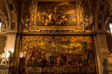 İtalya, Bergamo 'daki katedralin içinde.