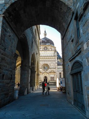 İtalya 'nın Bergamo kentindeki katedral.