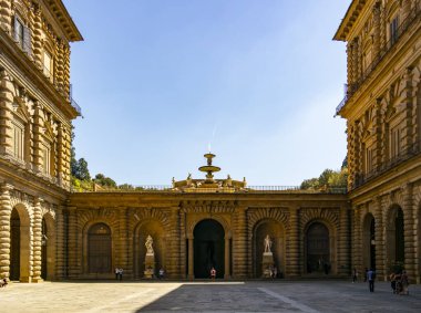 Palazzo Pitti 'nin avlusundan görüntü. 22 Nisan 2018 Floransa, Toskana - İtalya