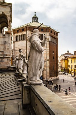 Cremona Katedrali 'nin terasından bak. 29 Nisan 2018 Cremona, Lombardy - İtalya