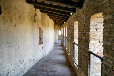 Dozza Kalesi 'nin iç koridoru. 21 Ağustos 2014 Dozza, İtalya