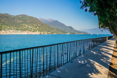 San Felice del Benaco 'dan görüntü Garda Gölü, Brescia - İtalya
